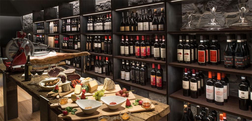 Trattoria & Wine Bar “Escale”